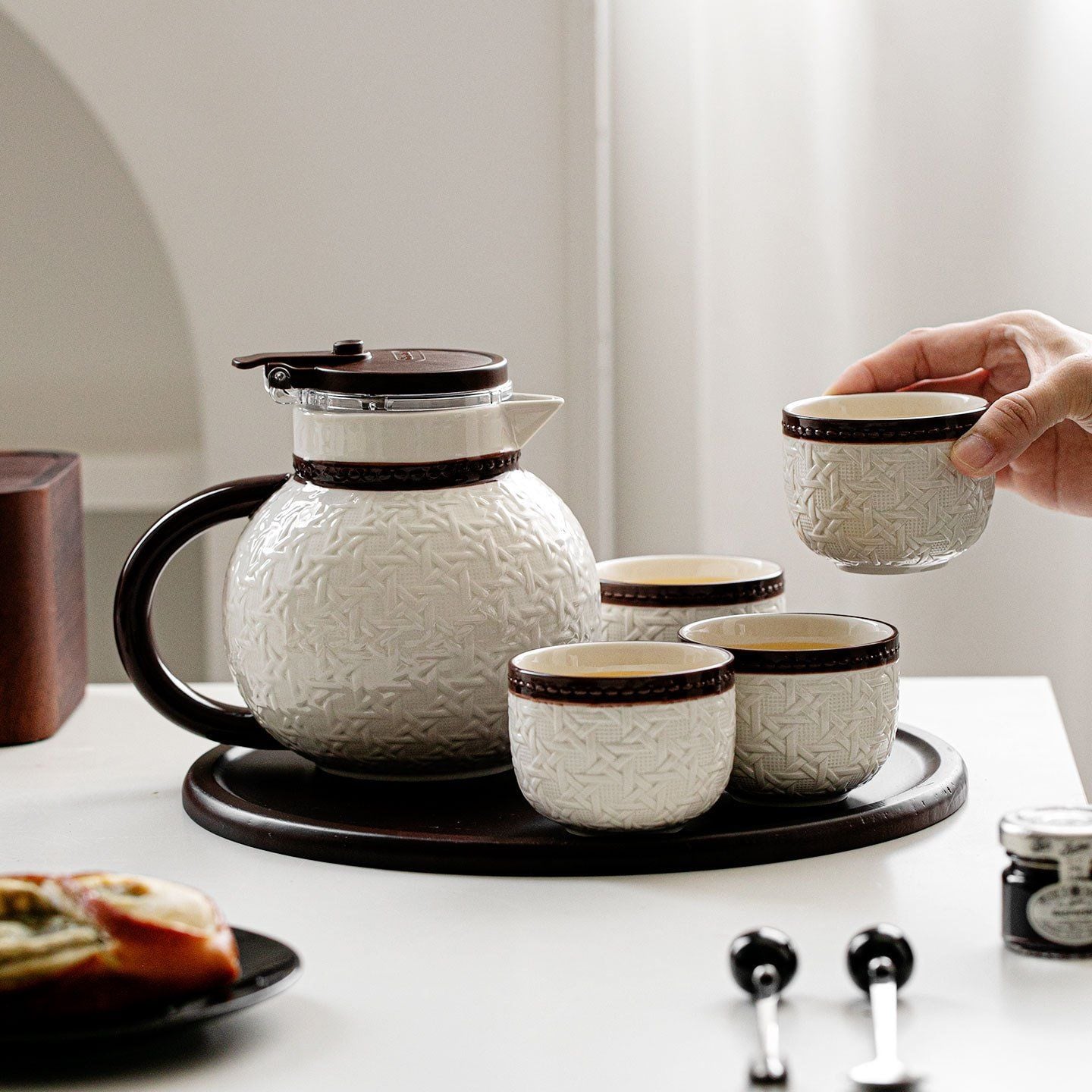  Bộ Ấm Trà Gốm Họa Tiết Mây Đan (Kèm Khay) 