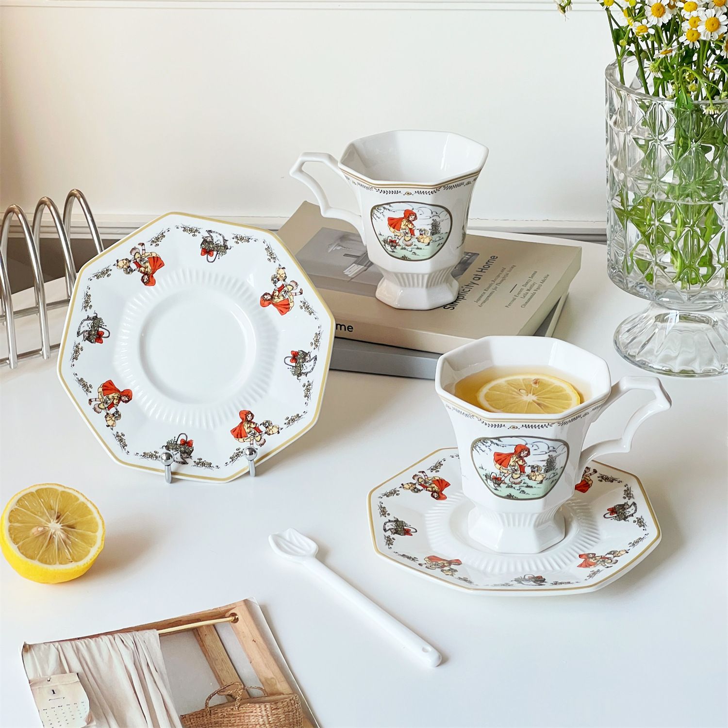  Set Tách Cô Bé Quàng Khăn Đỏ (Kèm Thìa) 