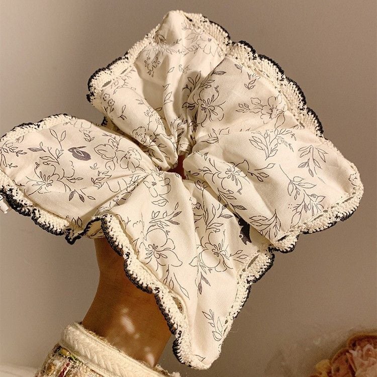  Scrunchie Vuông Hoa Trắng Đen 