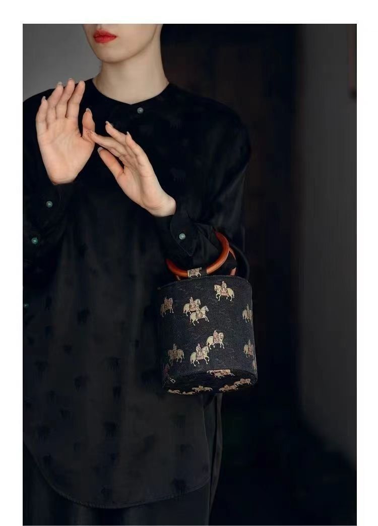  Túi Xách Bạch Mã Dạ Hành 