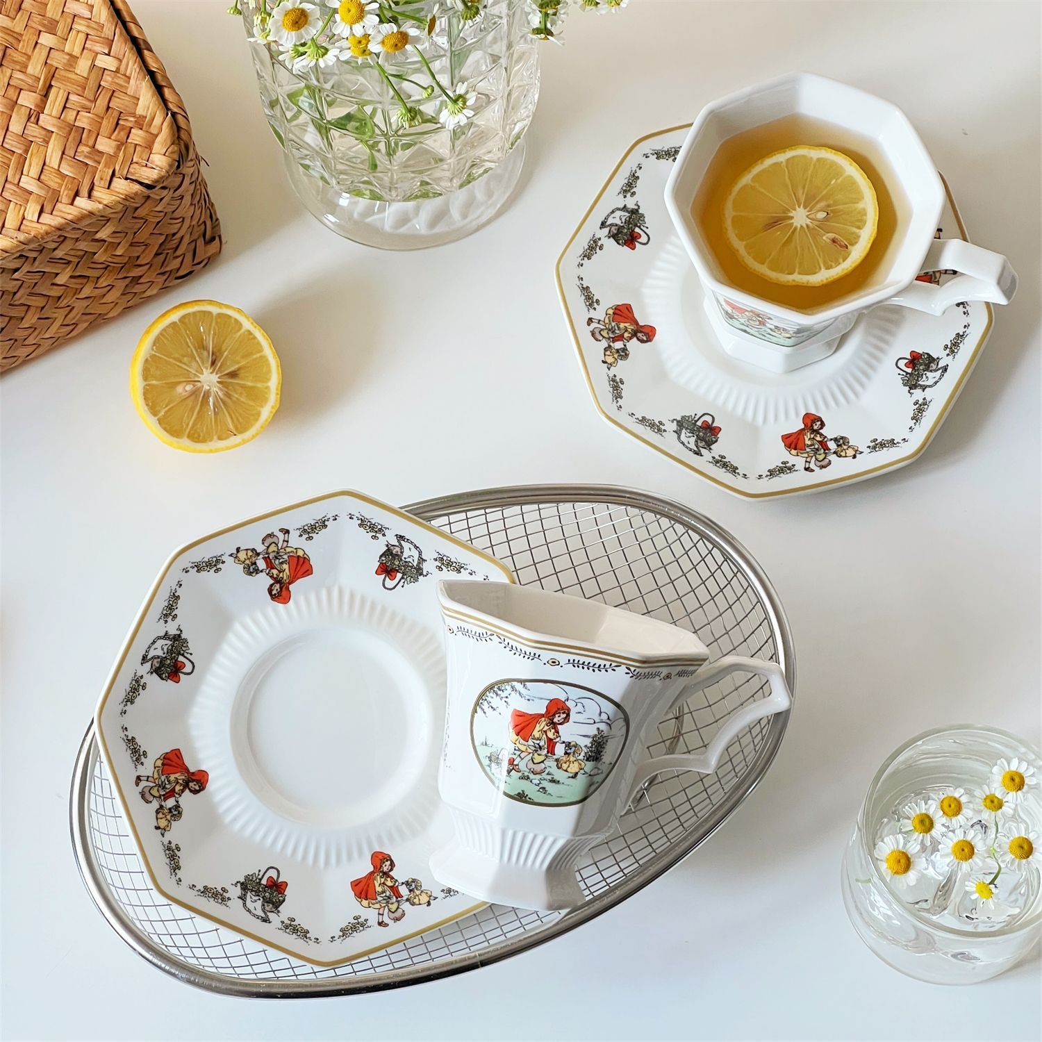  Set Tách Cô Bé Quàng Khăn Đỏ (Kèm Thìa) 