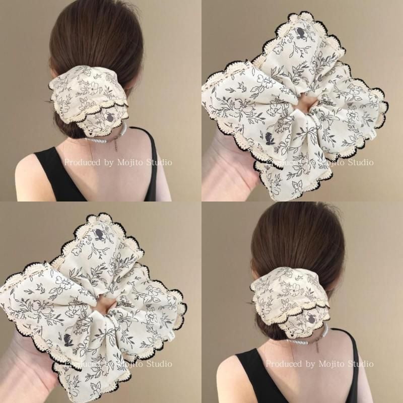  Scrunchie Vuông Hoa Trắng Đen 