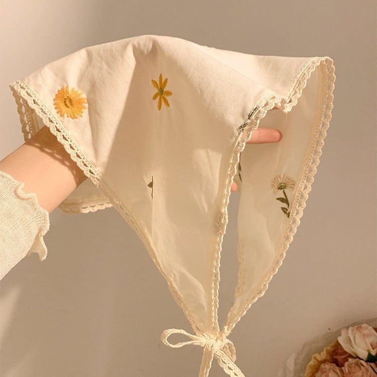  Khăn Tam Giác Thêu Hoa Cúc 