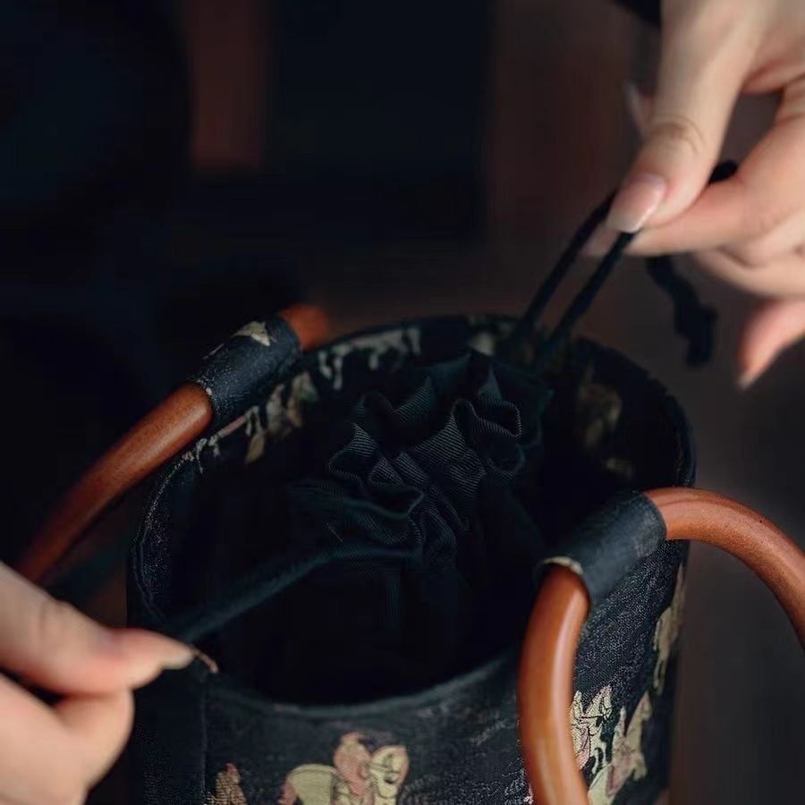  Túi Xách Bạch Mã Dạ Hành 