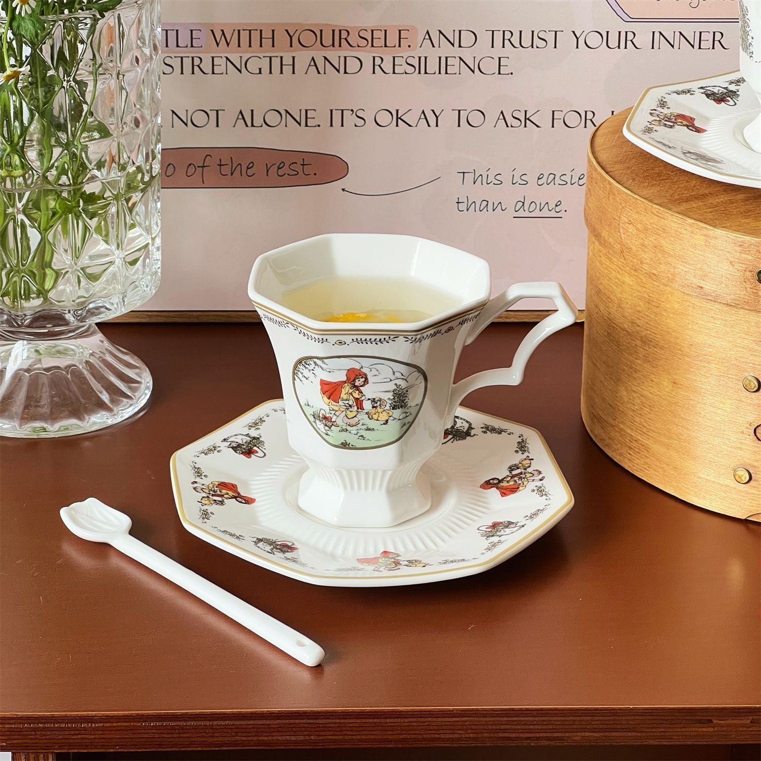  Set Tách Cô Bé Quàng Khăn Đỏ (Kèm Thìa) 