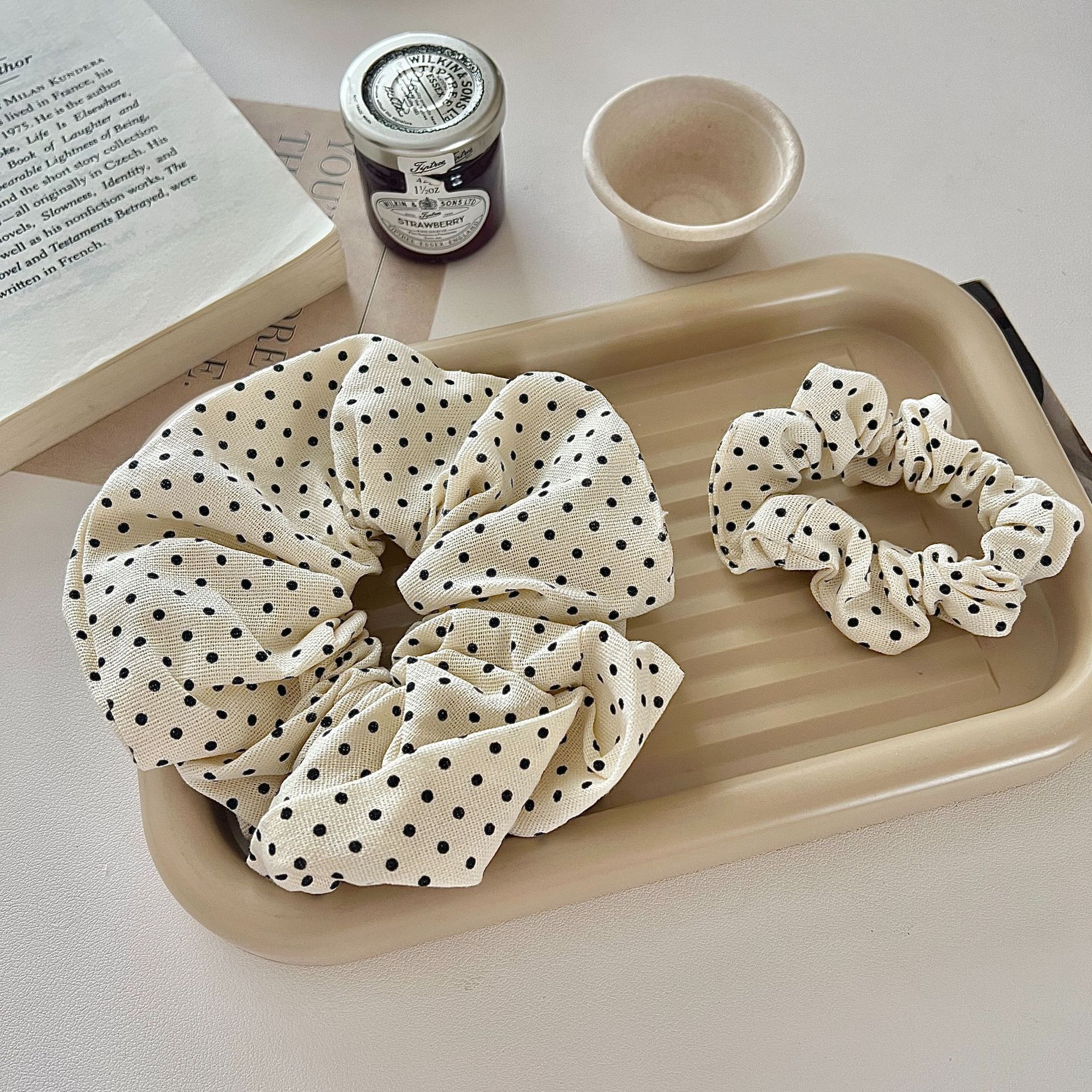  Scrunchie Chấm Bi Đen Trắng 