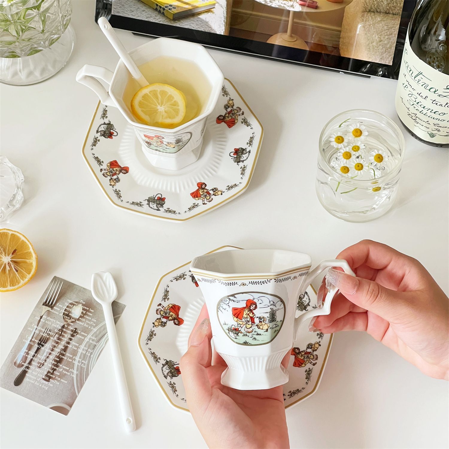  Set Tách Cô Bé Quàng Khăn Đỏ (Kèm Thìa) 