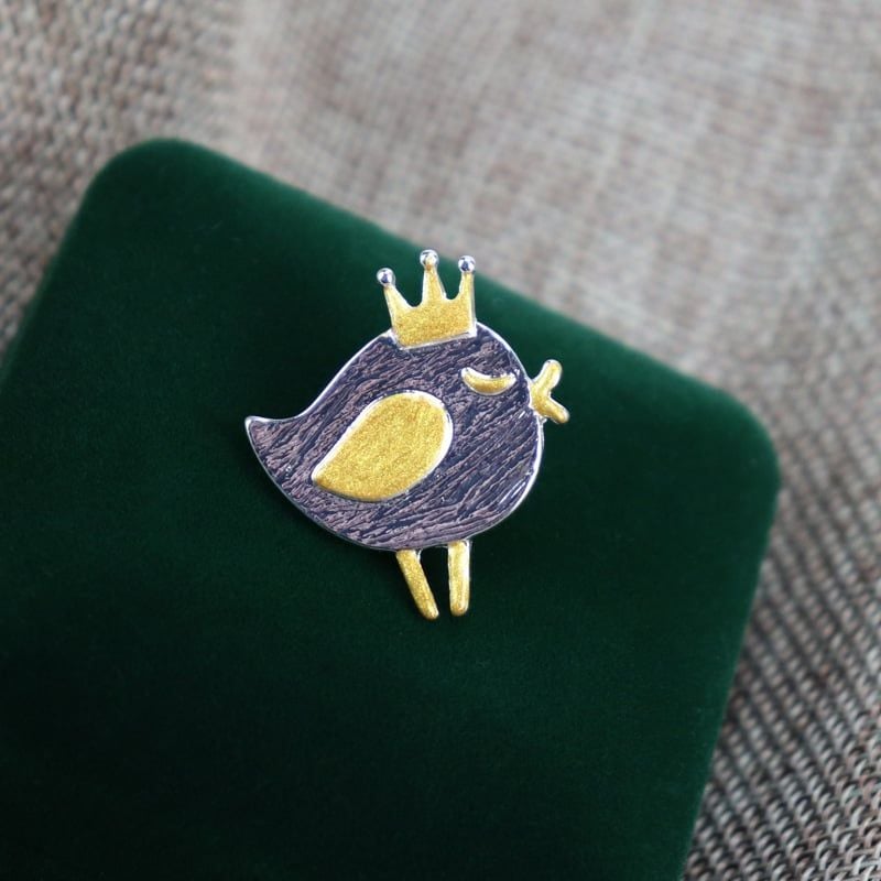  Cài Áo Crown Chicken Little Bird 