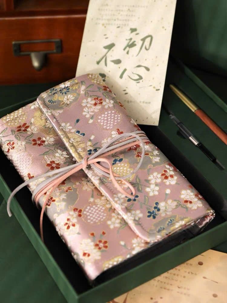  Set Quà Tặng Gấm Hoa (Sổ + Bút Máy Gỗ Đàn Hương) 