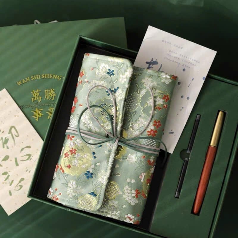  Set Quà Tặng Gấm Hoa (Sổ + Bút Máy Gỗ Đàn Hương) 