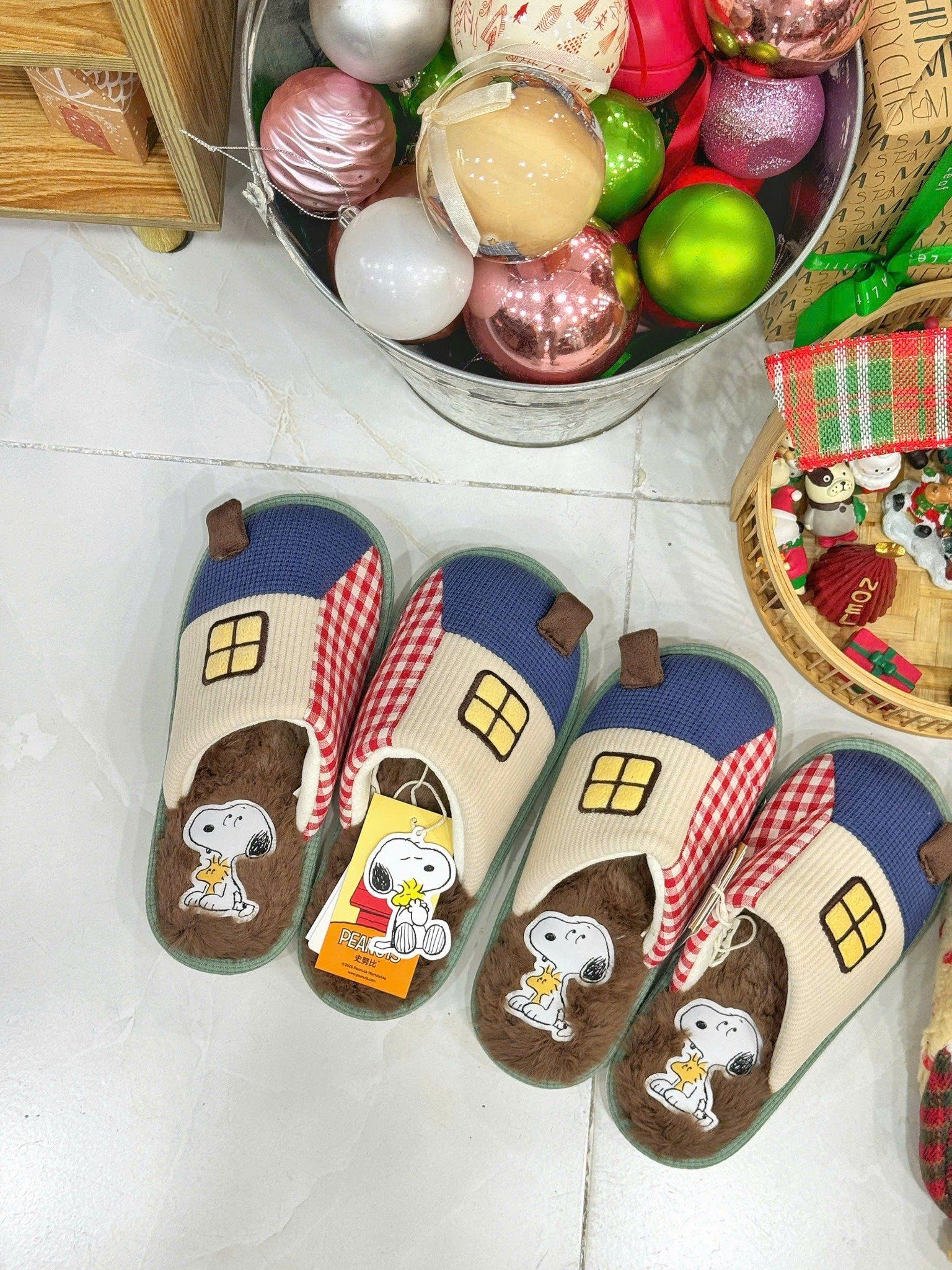  Dép Winter Cottage Snoopy 
