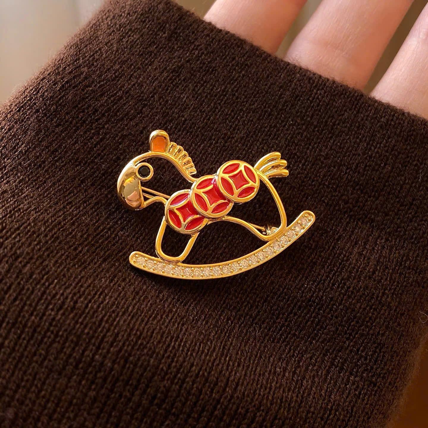  Cài Áo Ngựa Đồng Xu 