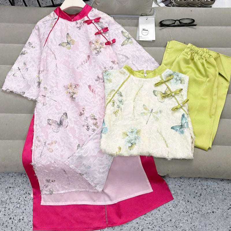 Bộ áo dài bé gái vân lông vũ