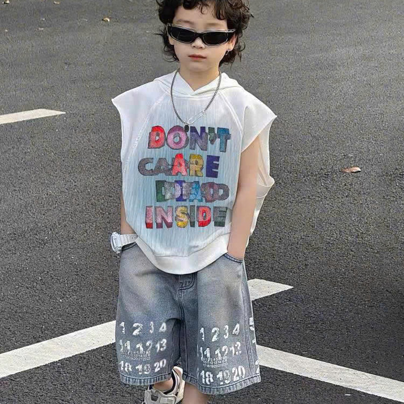 Bộ jean bé trai phối nón