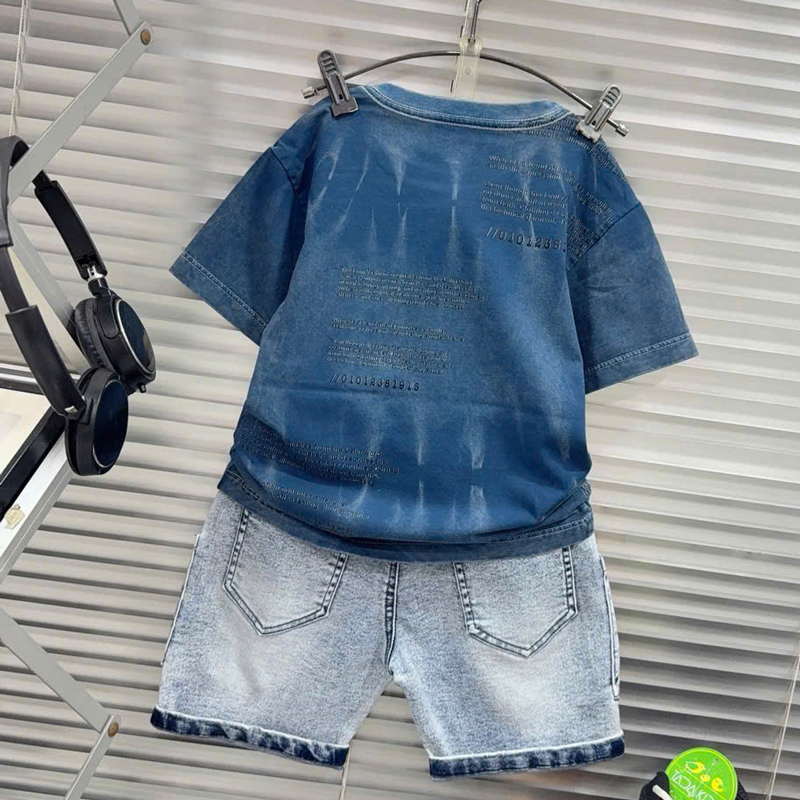 Bộ jean bé trai wash đá túi chữ