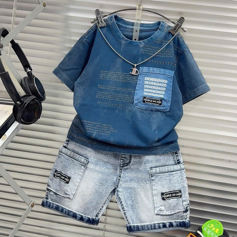 Bộ jean bé trai wash đá túi chữ