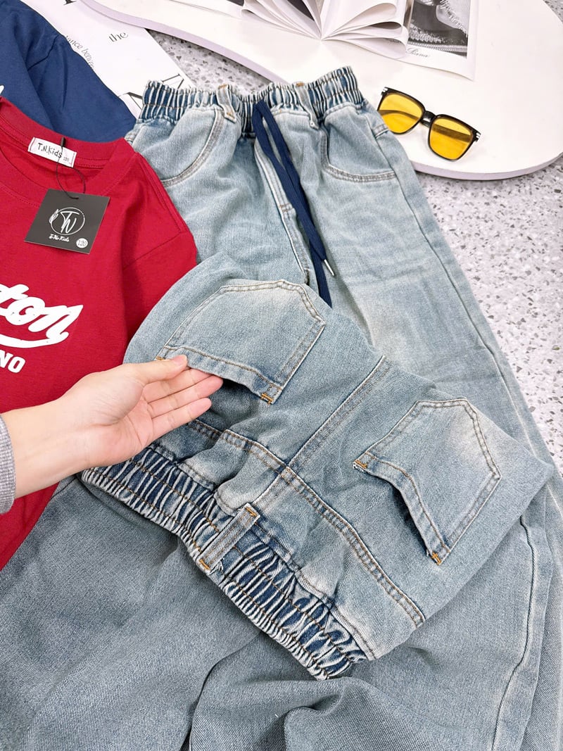 Bộ jean dài bé gái chữ Houston