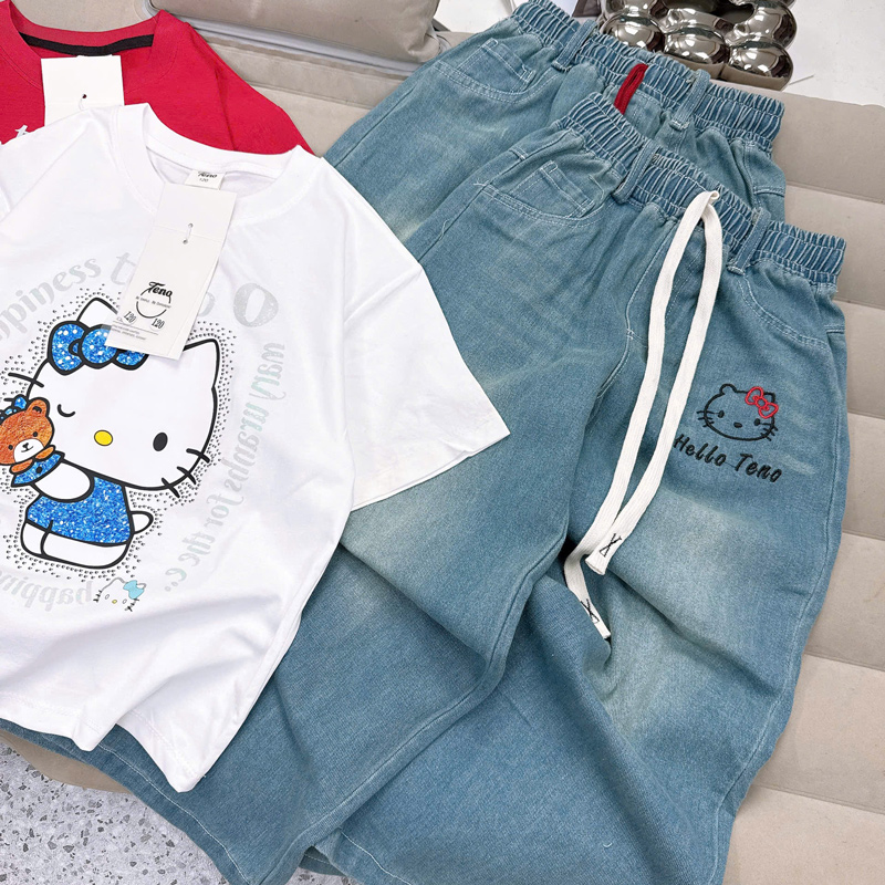 Bộ jean dài bé gái Kitty ôm gấu