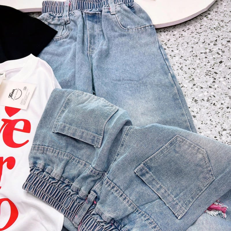 ​​​​​​​Bộ jean dài bé gái Love