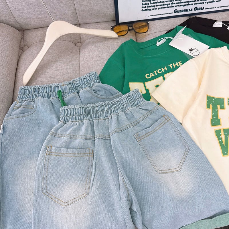 Bộ jean ngố bé gái Vibes