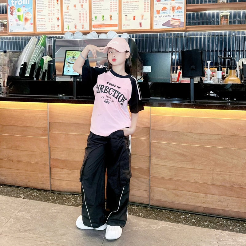 Bộ jogger bé gái dù Direction