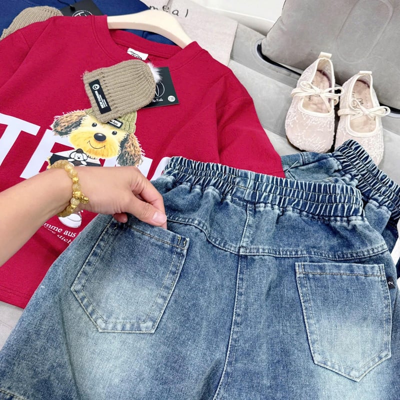 Bộ short jean bé gái hình chó pháp