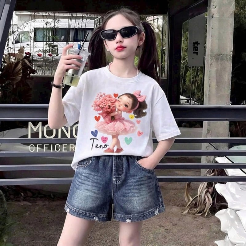 Bộ short jean bé gái cô gái ôm hoa