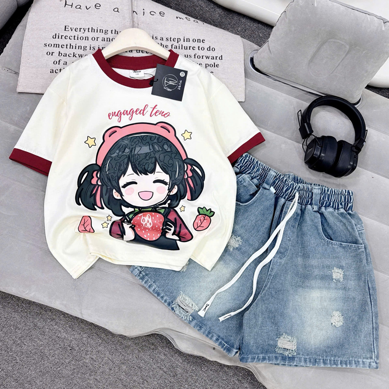 Bộ short jean bé gái cô gái tai nghe