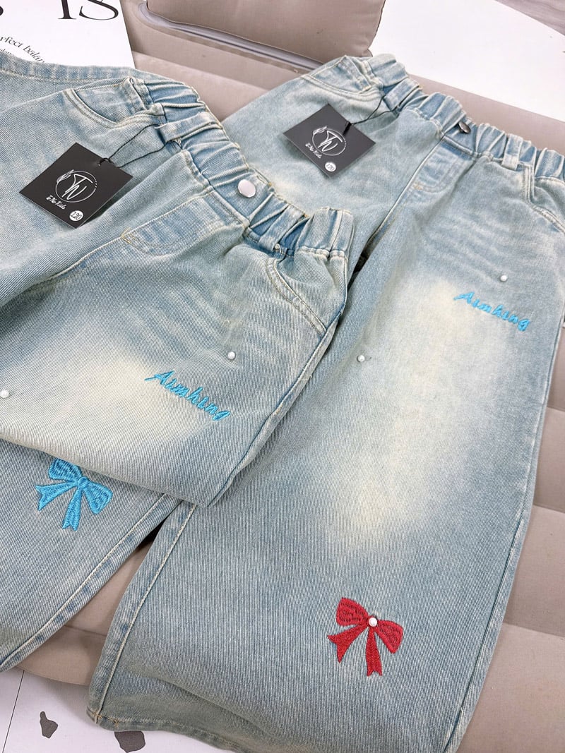 Quần jean bé gái suông dài thêu nơ