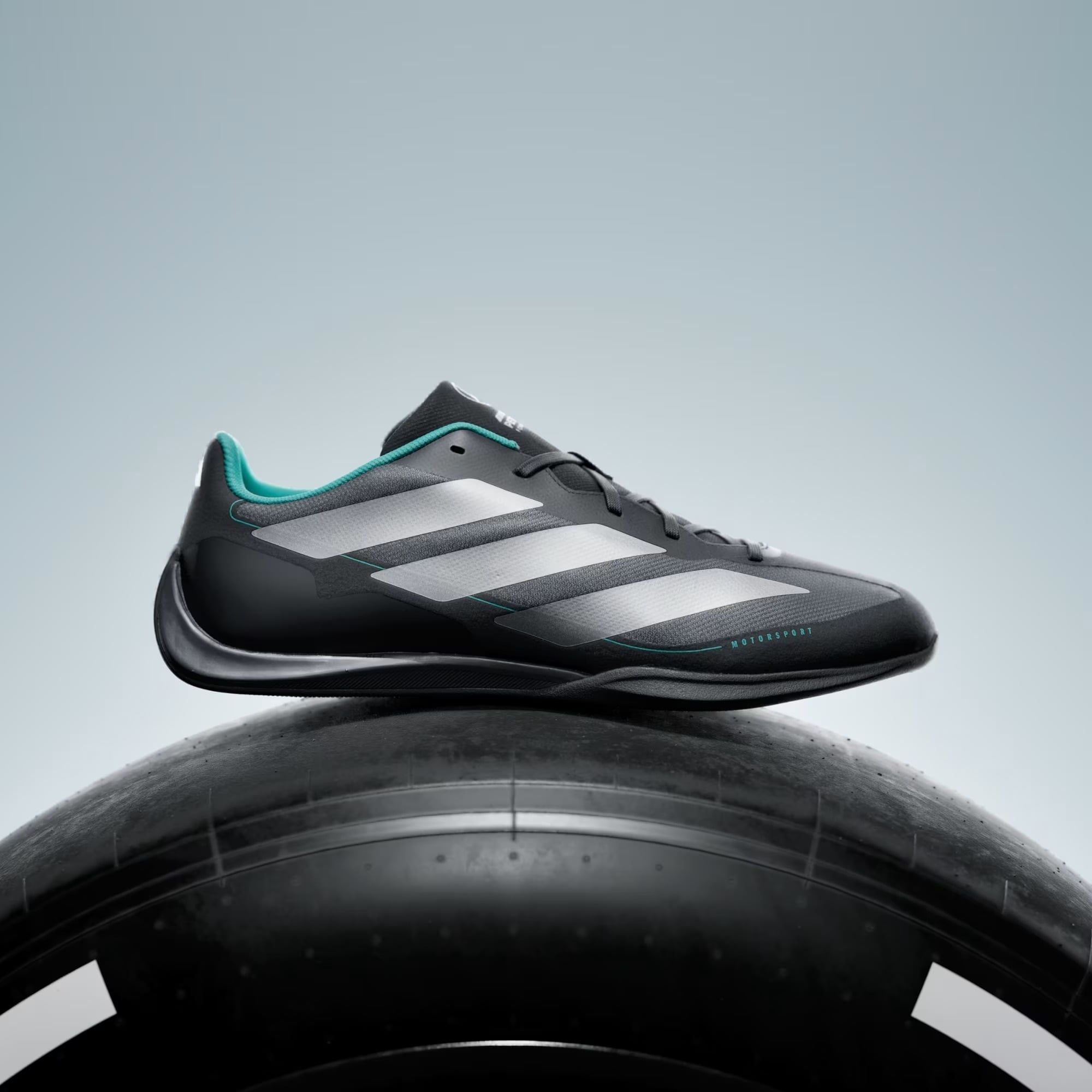  GIÀY TẬP LUYỆN NAMADIDAS FEROZA BASE MERCEDES AMG PETRONAS F1 TEAM - KJ6177 