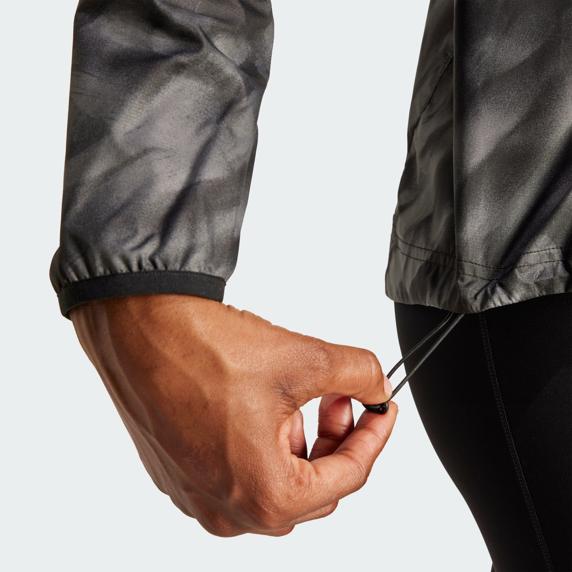  Áo Khoác Nữ Own The Run – Họa Tiết Toàn Thân 