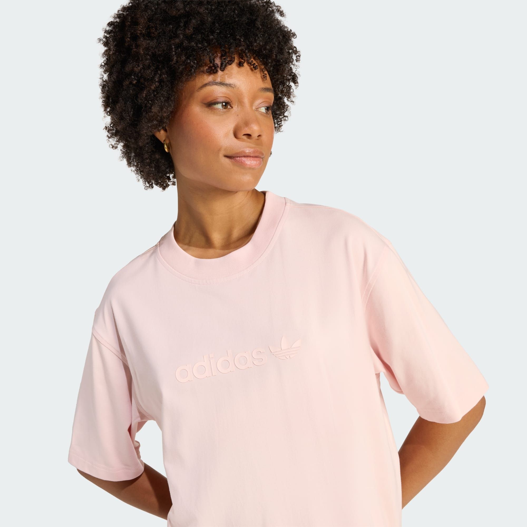  Áo Thun Nữ Oversize Dạng Đường Nét Essentials 