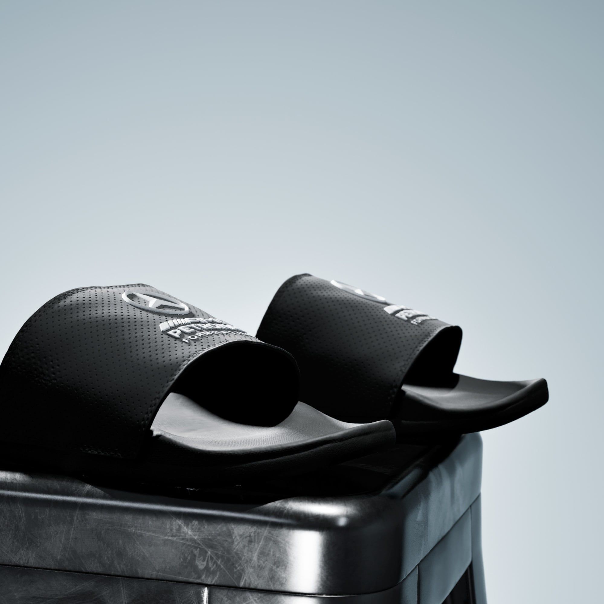  Dép Adilette Comfort Mercedes 