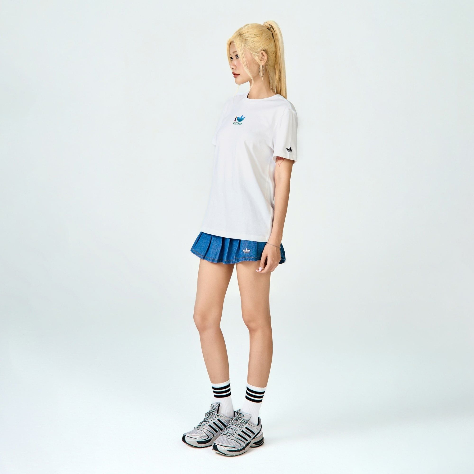  ÁO THUN NỮ GFX BANH MI SG TEE - W WHITE 