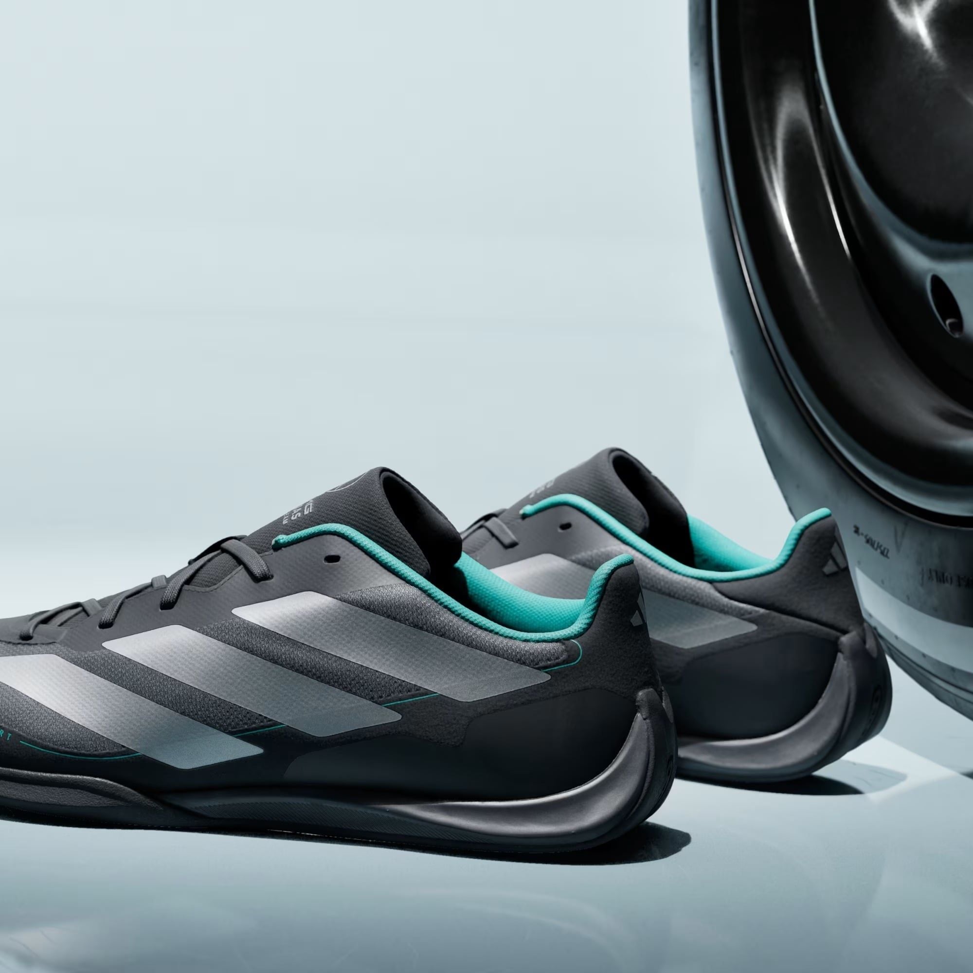  GIÀY TẬP LUYỆN NAMADIDAS FEROZA BASE MERCEDES AMG PETRONAS F1 TEAM - KJ6177 
