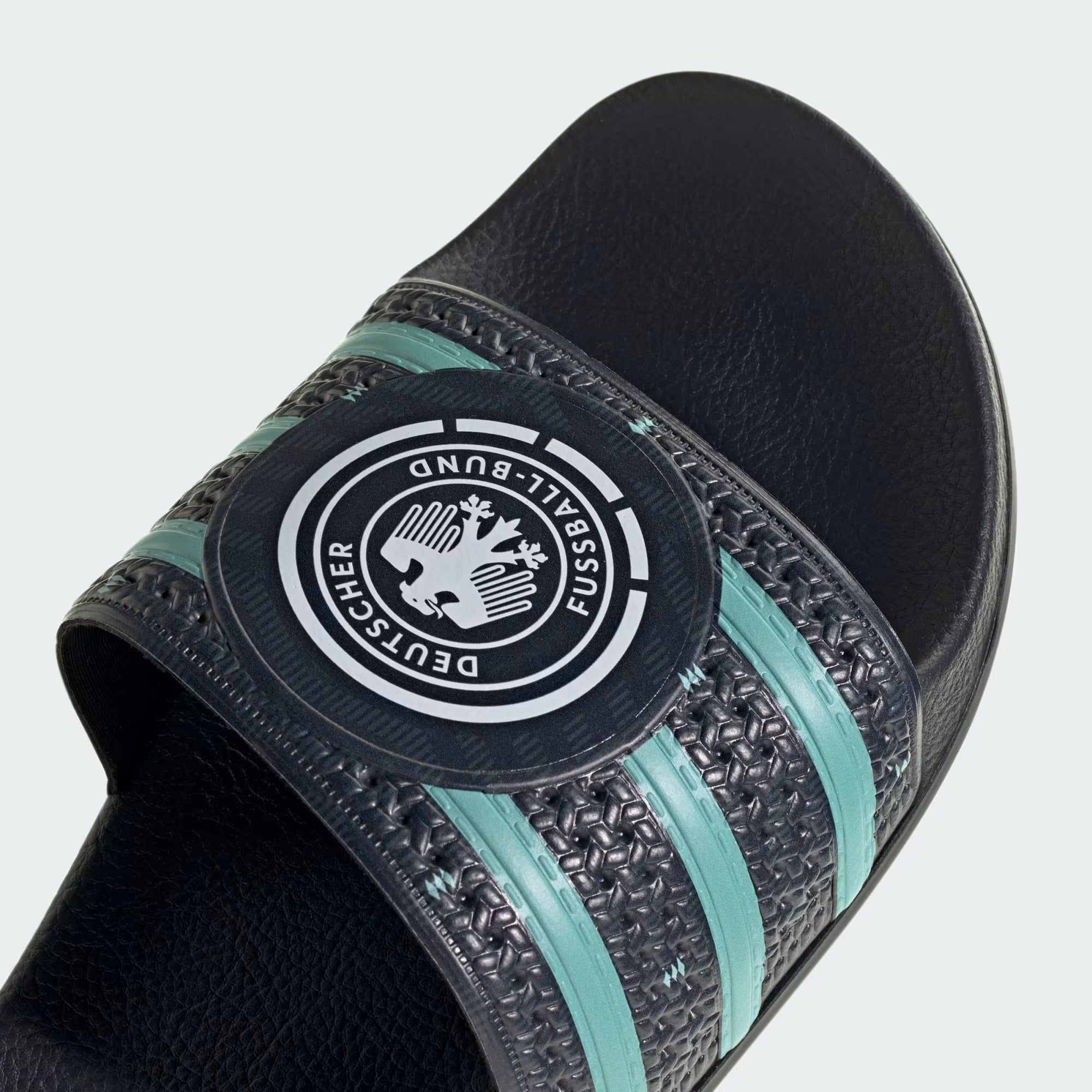  Dép Unisex Adidas GERMANY Trefoil - KZ9405 