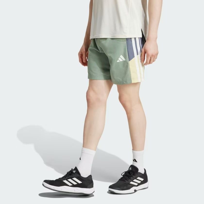 Quần Short Nam Colorblock Seasonal Train Essentials