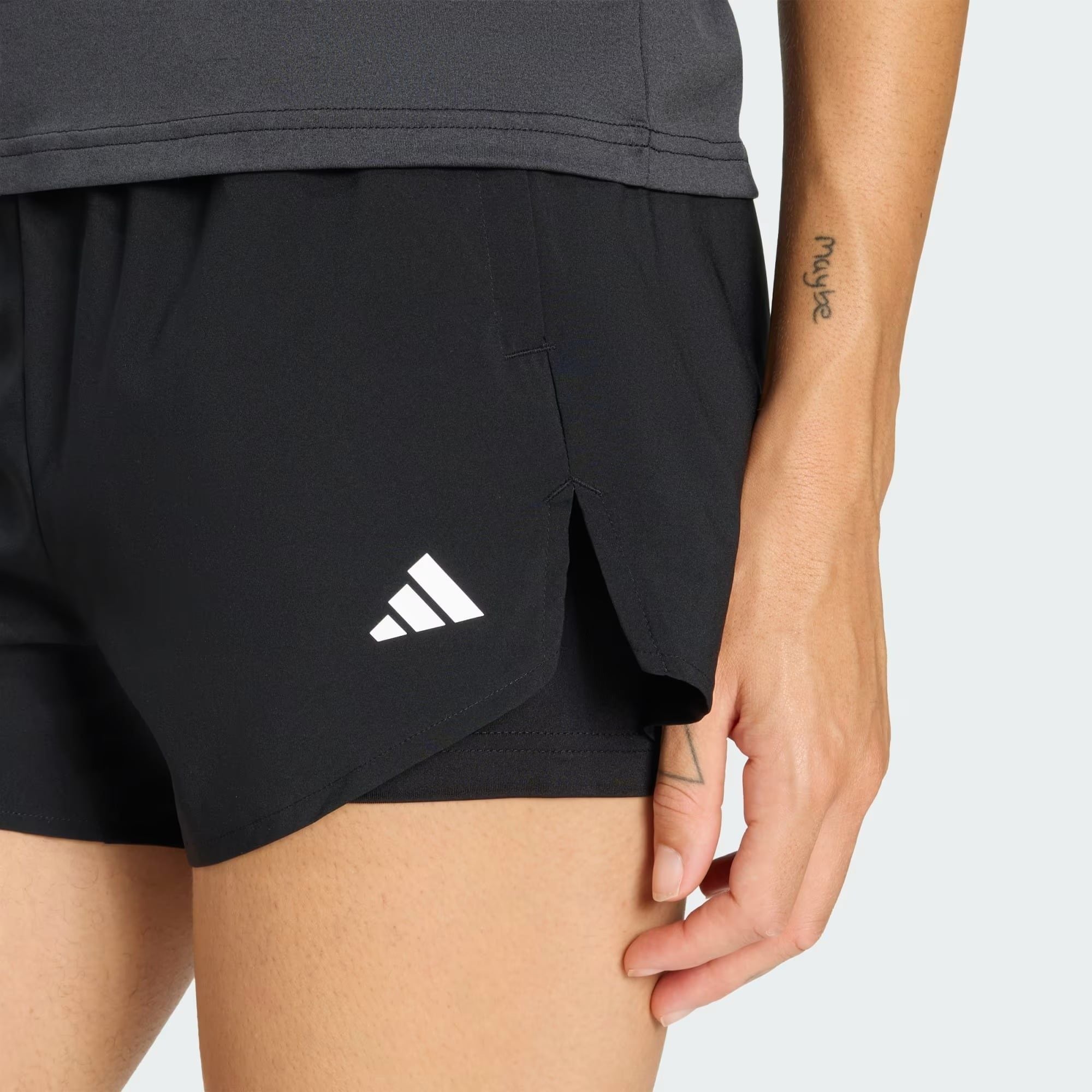  Quần short Nữ tập luyện adidas Essentials 2 trong 1 