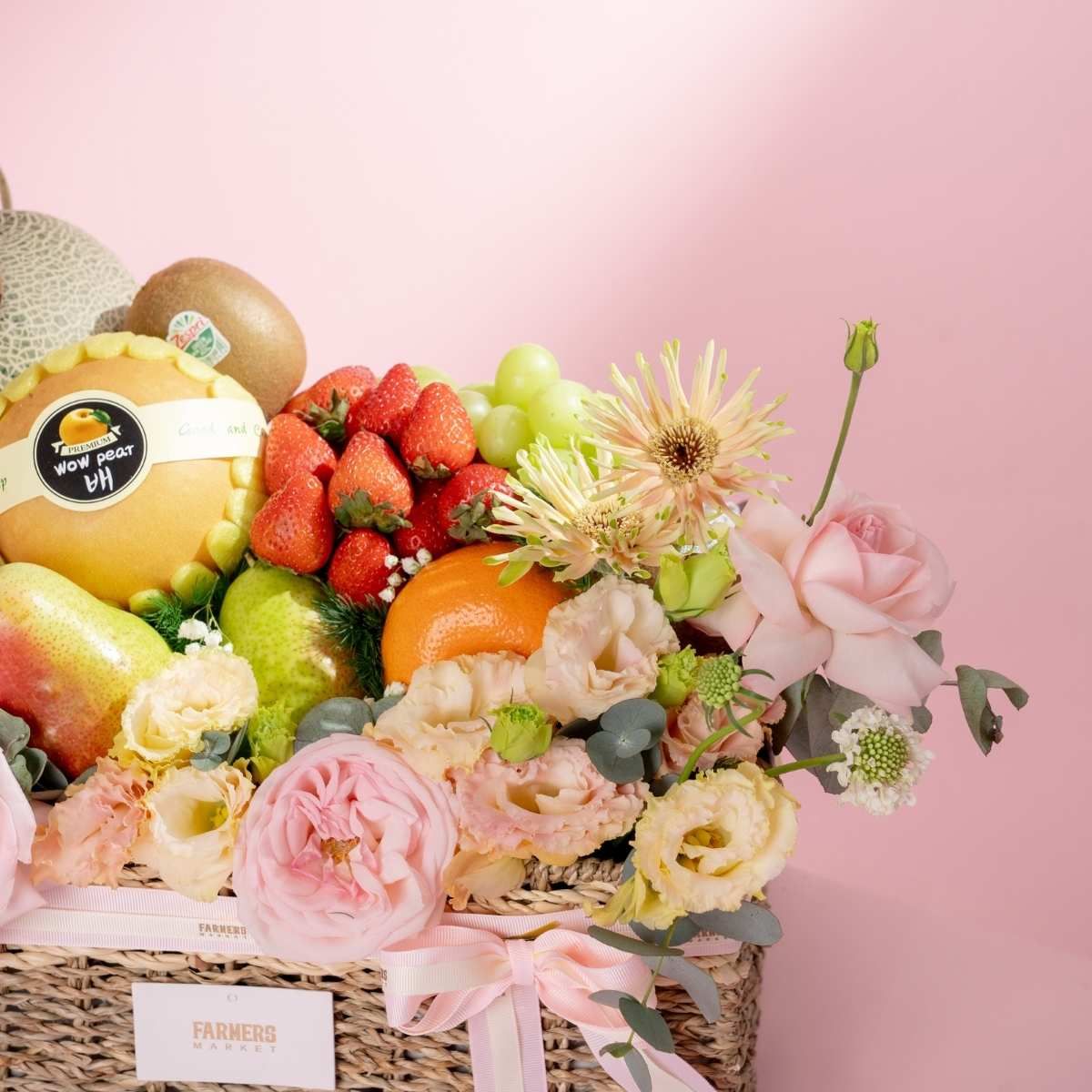  Giỏ Cói Trái Cây Các Loại Và Hoa Tone Hồng Thanh Lịch - GIAO NỘI THÀNH TPHCM 