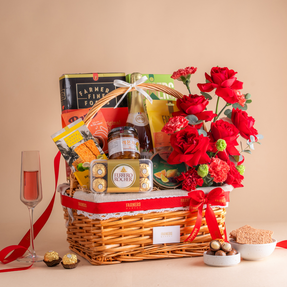  Giỏ Quà Nước Trái Cây - Ăn Vặt Và Hoa Tone Đỏ Tinh Tế - GIAO NỘI THÀNH TPHCM 