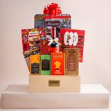  Giỏ Quà Rượu Vang Đỏ - Bánh Kẹo Và Socola Tone Đỏ Thanh Lịch - GIAO NỘI THÀNH TPHCM 