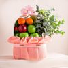 Giỏ quà trái cây và hoa tone hồng tiêu chuẩn