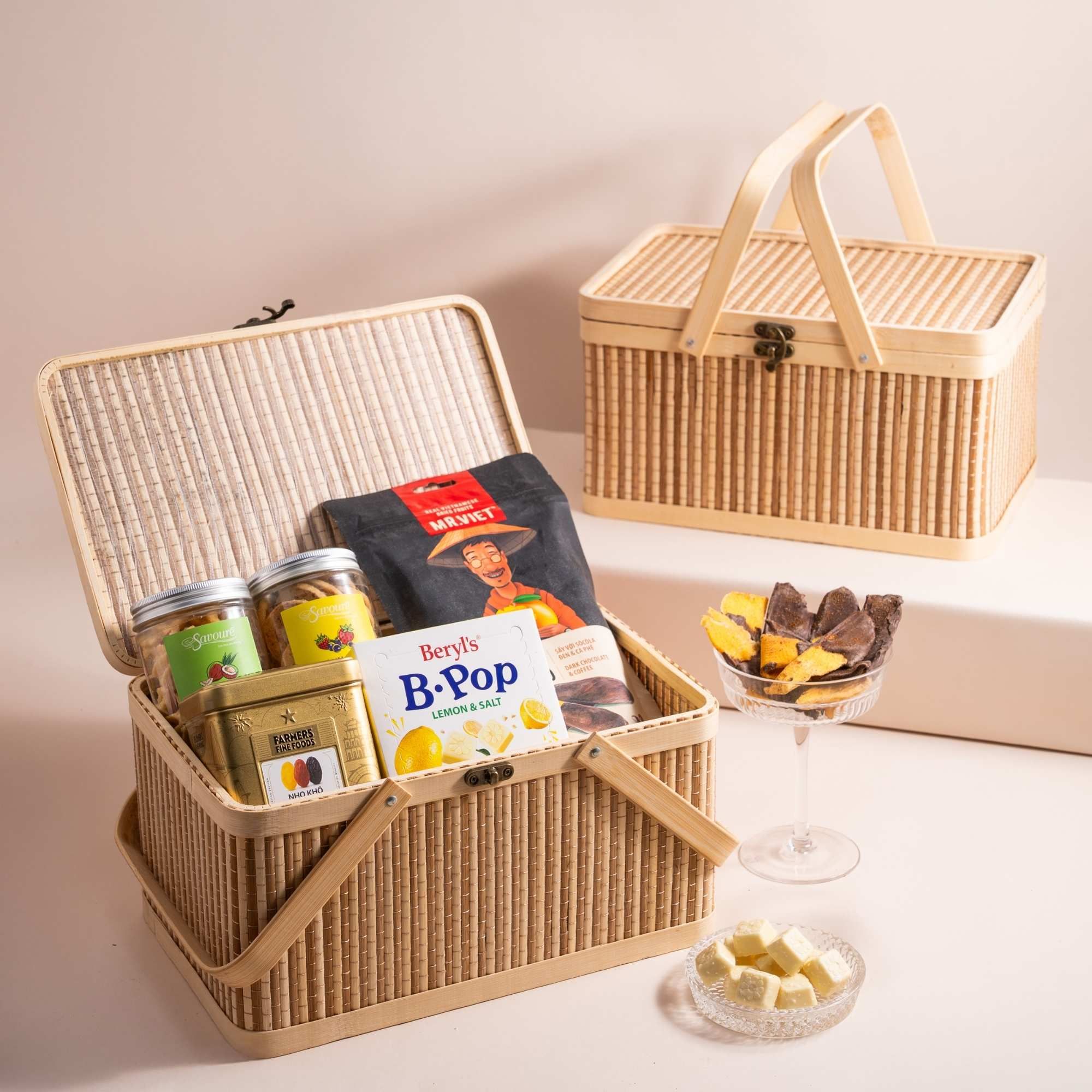  Hộp Quà Bánh Cookie - Socola Và Trái Cây Sấy Tiêu Chuẩn - GIAO NỘI THÀNH TPHCM 