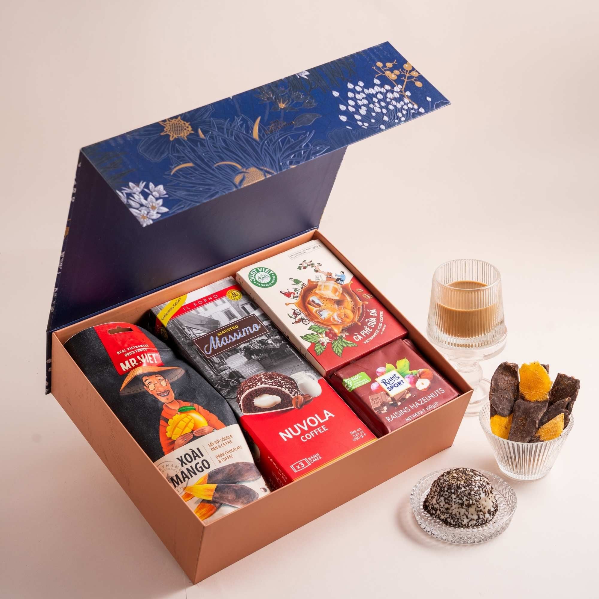  Hộp Quà Bánh Ngọt Và Socola Tone Xanh Dương Cơ Bản - GIAO NỘI THÀNH TPHCM 
