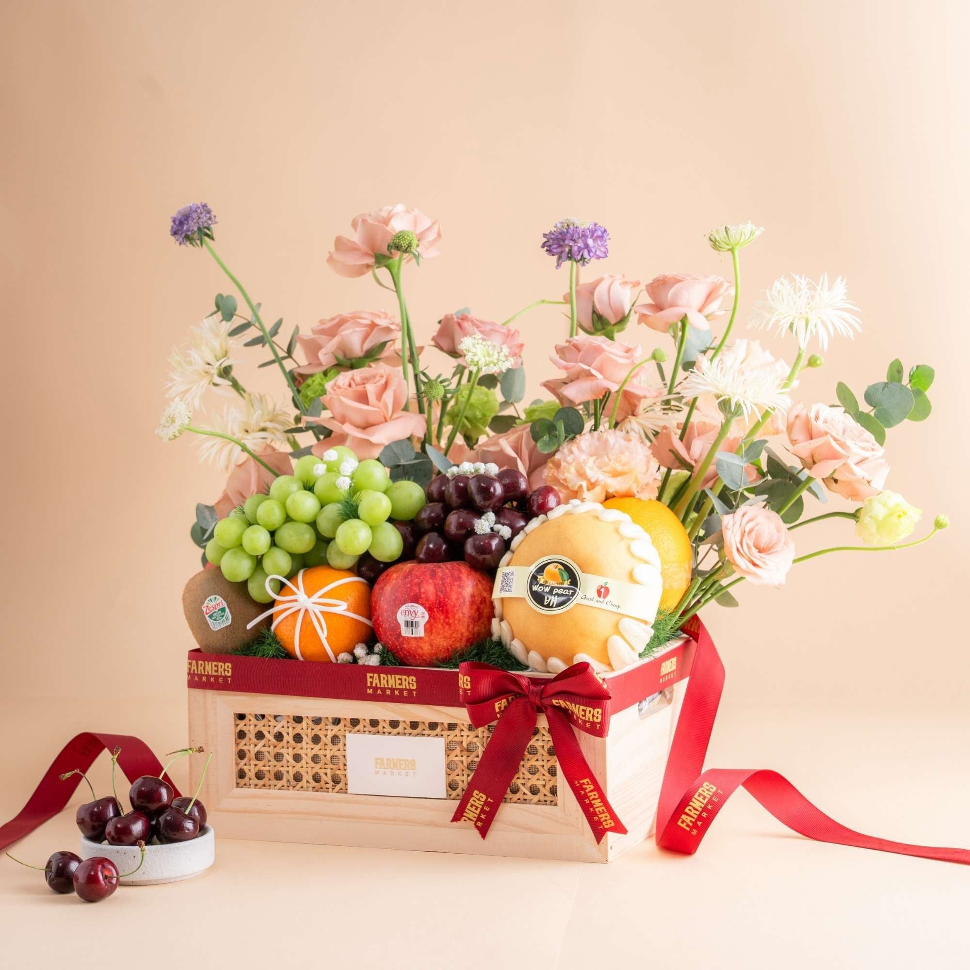  Khay Gỗ Trái Cây Các Loại  Và Hoa Tone Hồng Tinh Tế - GIAO NỘI THÀNH TPHCM 