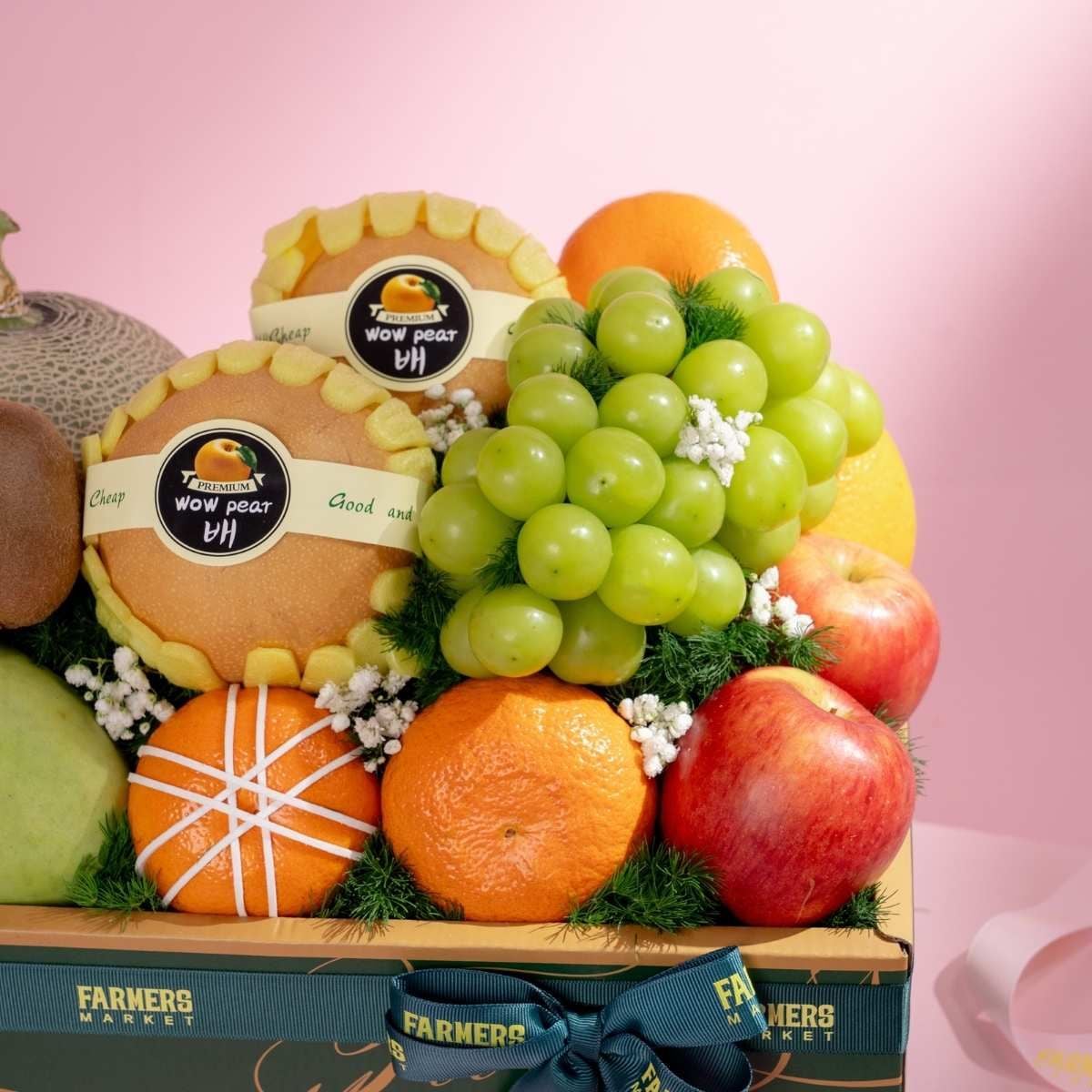  Giỏ Quà Nho Xanh Và Trái Cây Các Loại Tone Xanh Lá Tinh Tế - GIAO NỘI THÀNH TP.HCM 