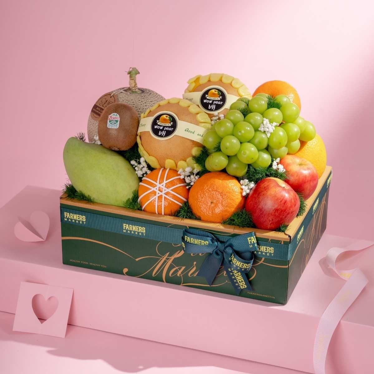  Giỏ Quà Nho Xanh Và Trái Cây Các Loại Tone Xanh Lá Tinh Tế - GIAO NỘI THÀNH TP.HCM 