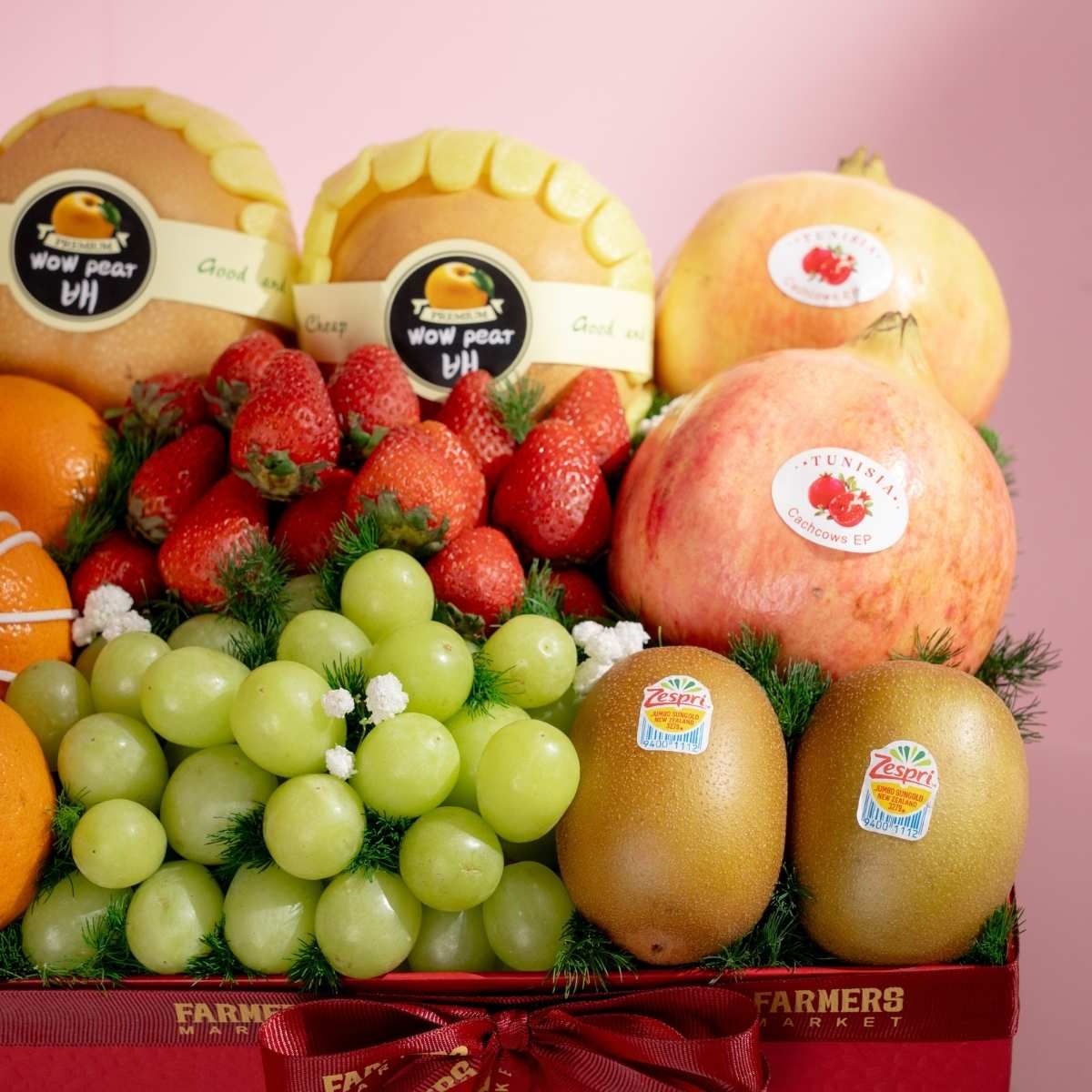  Giỏ Quà Nho Xanh Và Trái Cây Các Loại Tone Đỏ Tinh Tế - GIAO NỘI THÀNH TPHCM 