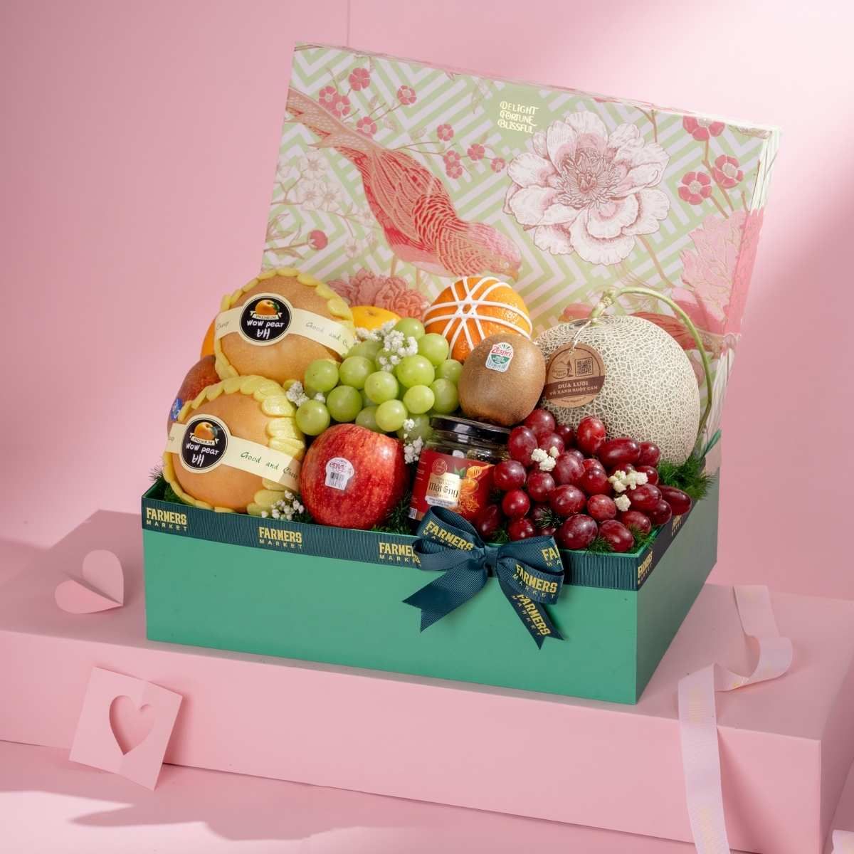  Giỏ Quà Nho Đỏ Và Trái Cây Các Loại Tone Xanh Lá Tinh Tế - GIAO NỘI THÀNH TPHCM 