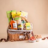  Giỏ Quà Mật Ong - Bánh Và Ăn Vặt Tone Nâu Tiêu Chuẩn - GIAO NỘI THÀNH TPHCM 